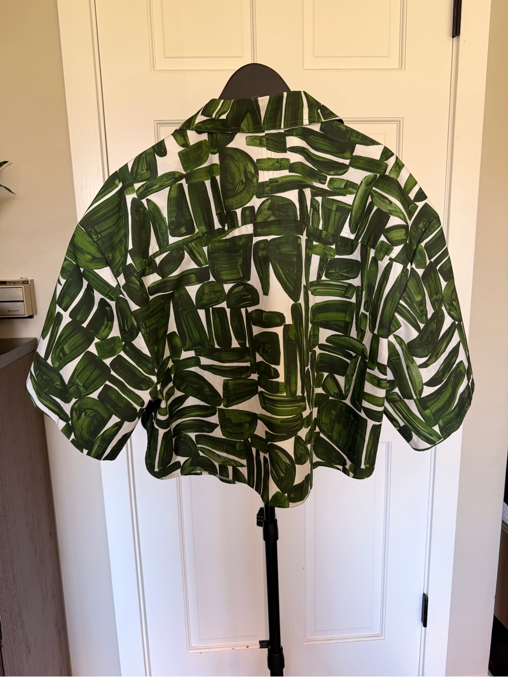 Banana Republic Green Brushstroke Boxy Cropped Button-Up Shirt - Picture 6 of 14